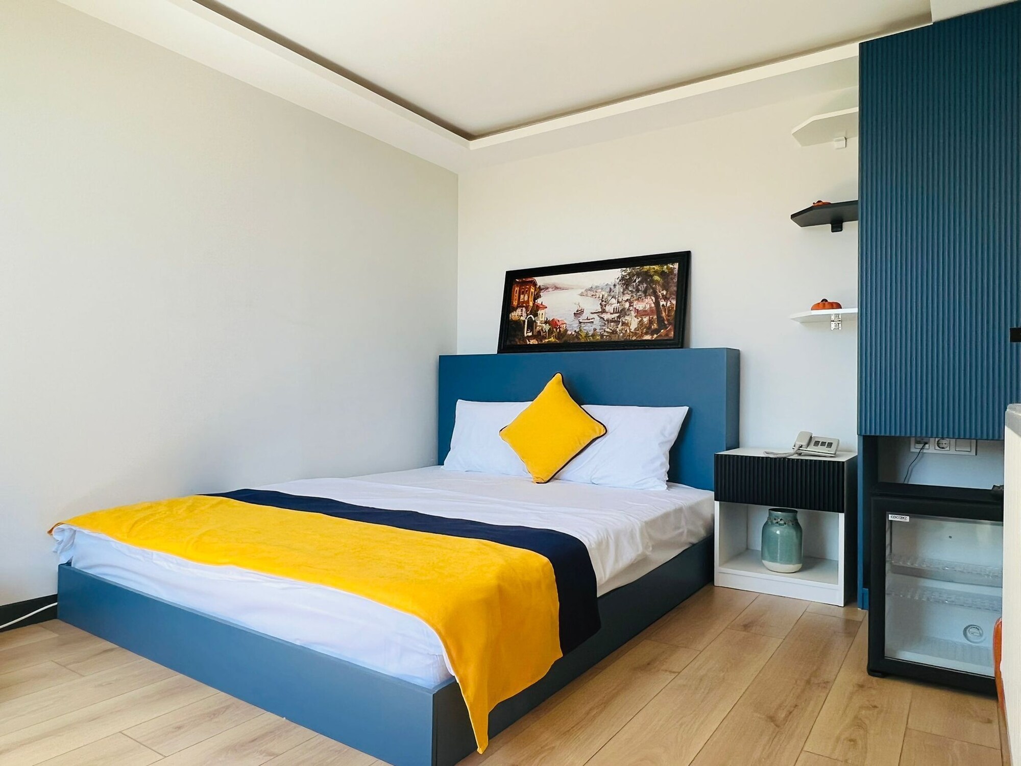 STANDARD, QUEEN BED, COURTYARD VIEW