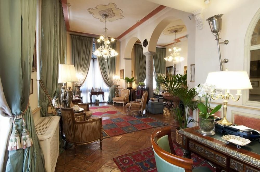 Petit Palais Hotel de Charme 70/95