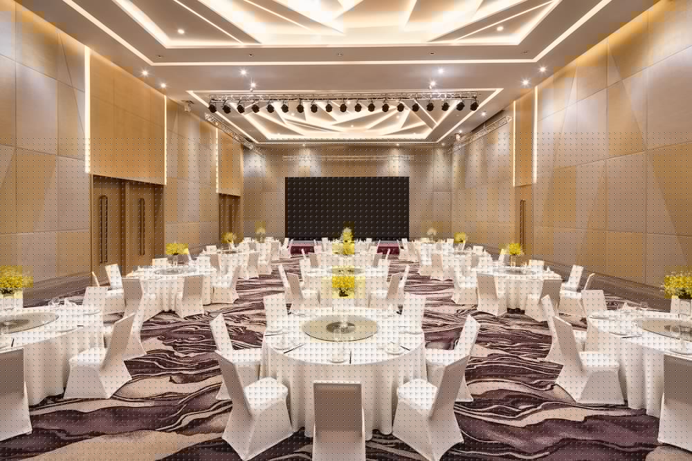 HOLIDAY INN WUXI TAIHU NEW CITY 54/69
