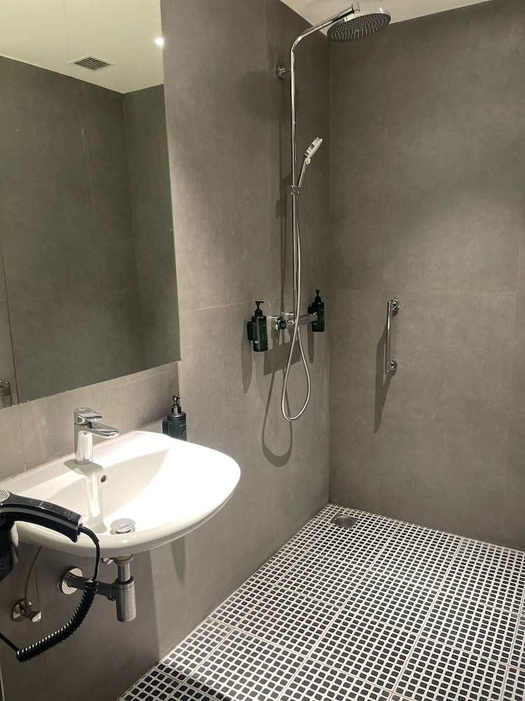 Ramada Encore By Wyndham Bhiwadi Phool Bagh Chowk 50/53