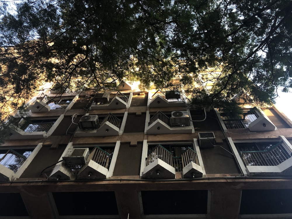 Santana Hotel 3/50
