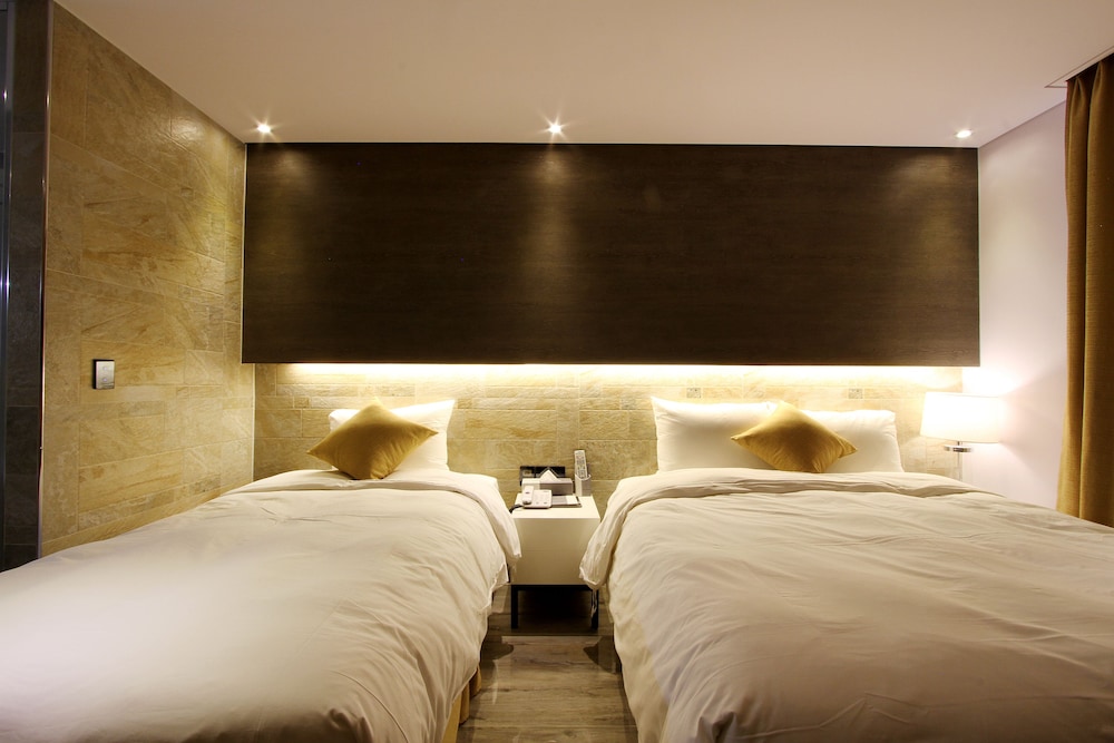 Royal Prime Hotel 10/50