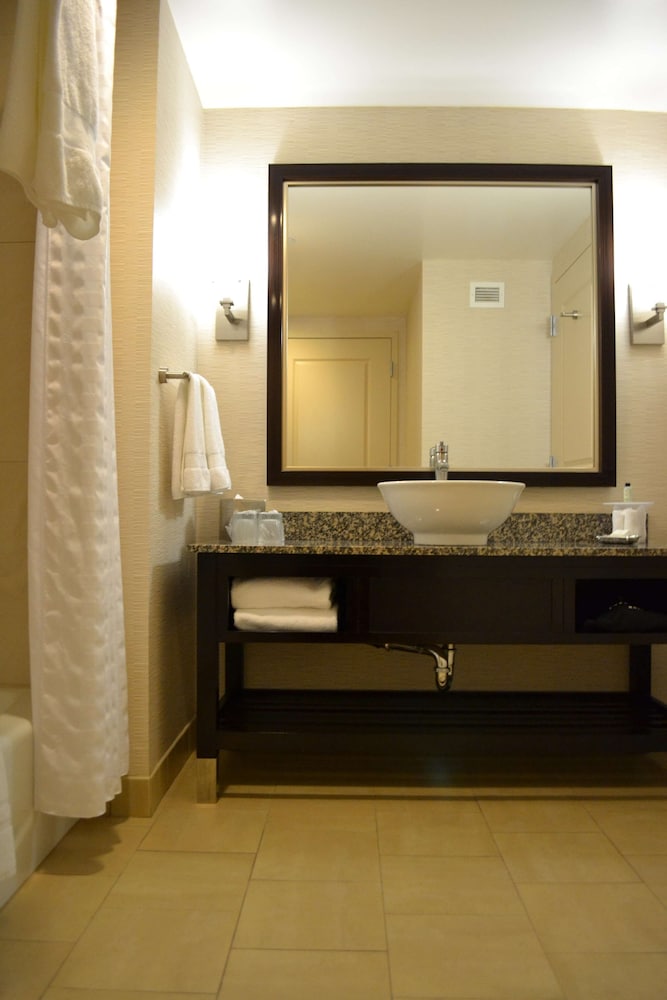 Embassy Suites Palmdale 9/63