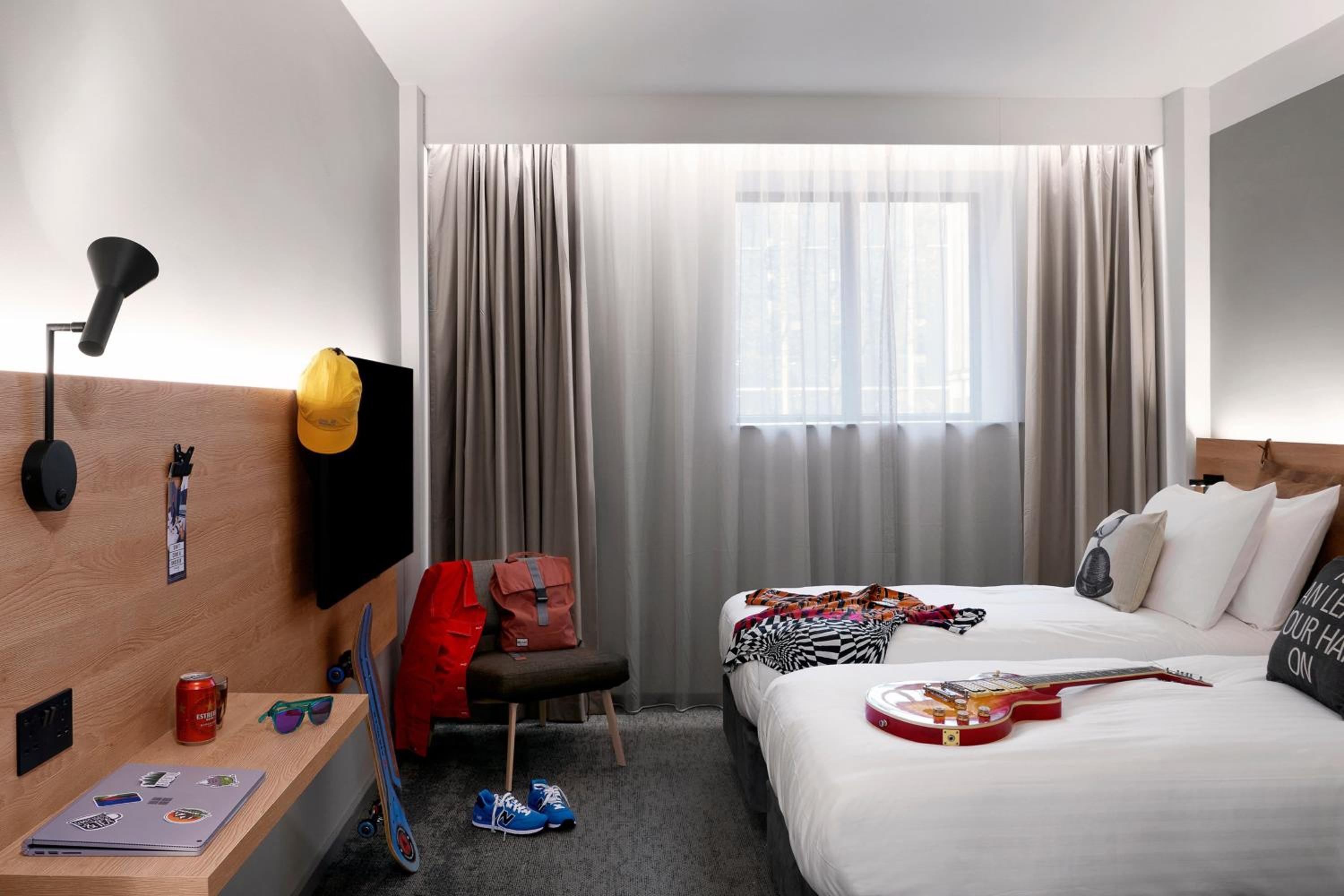 Moxy Sleeper, Guest Room, Twin Beds