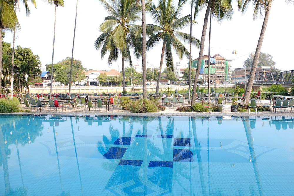 Diamond River Ping Petch Ngam Hotel 37/52