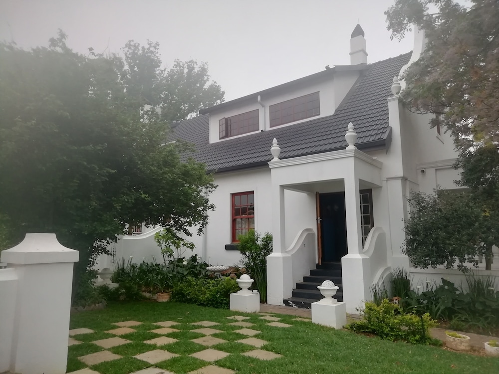 Oak View Manor 3/50