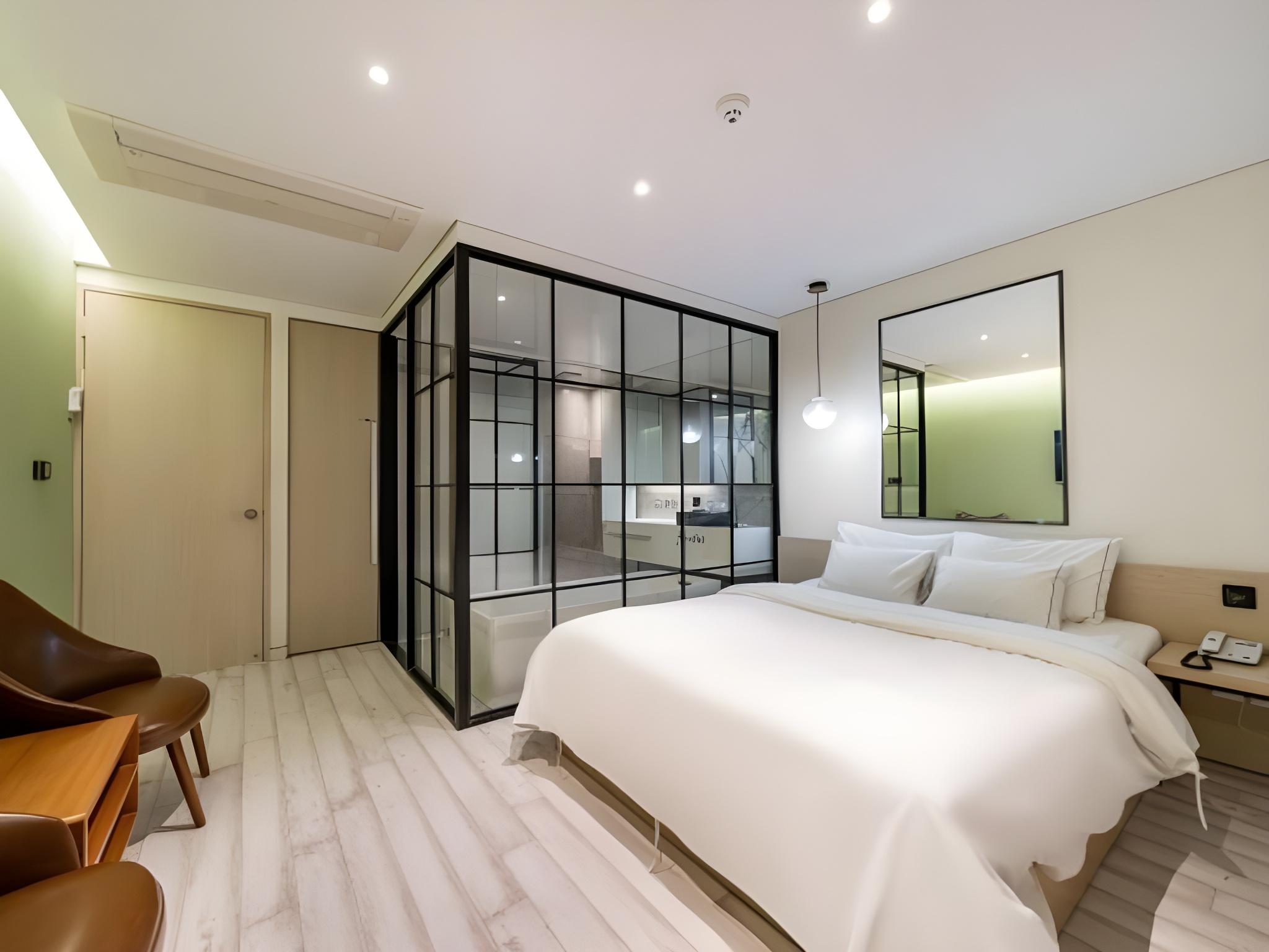 Deluxe, Double Bed, No Parking