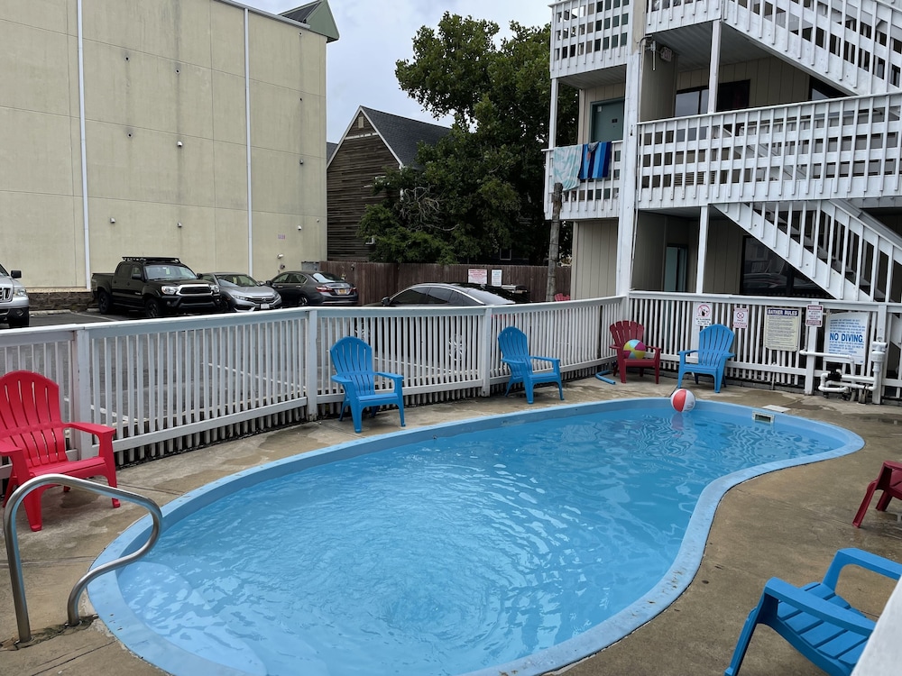 Sea Palace Inn 64/70