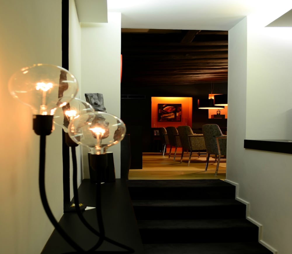 Charming House DD724 18/44