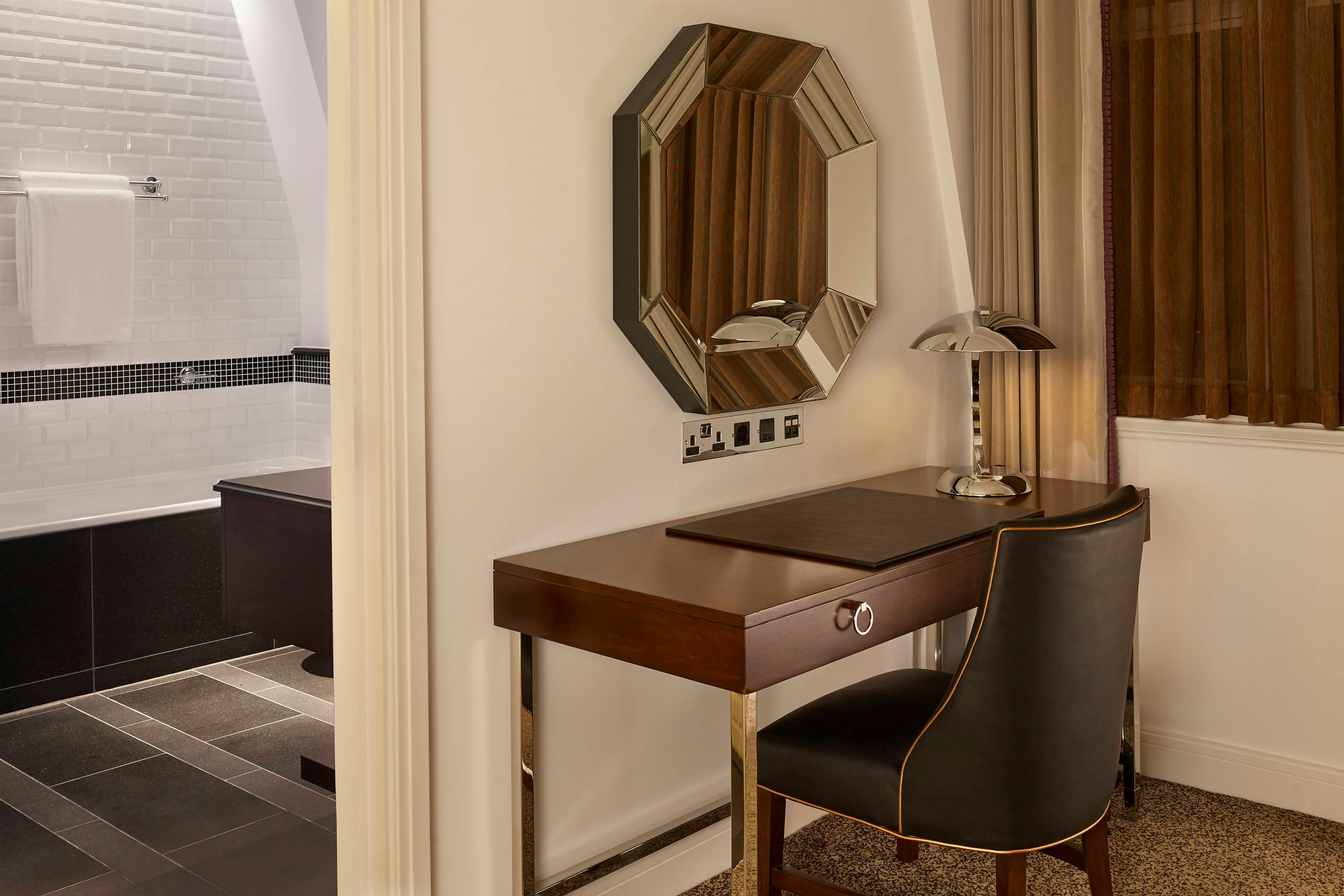 غرفة بسرير مزدوج، SHERATON GRAND LONDON PARK LANE 3/3