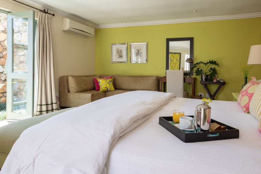 Plus, Standard, King Bed، The Parkwood 3/3