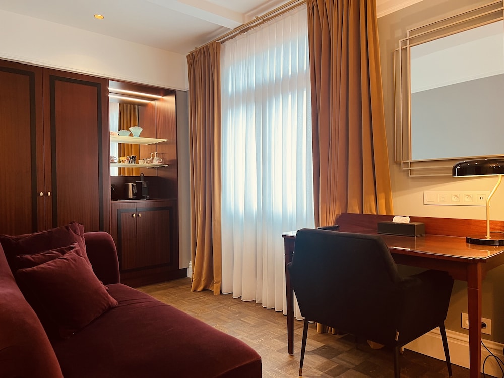 Gatsby Hotel 38/50