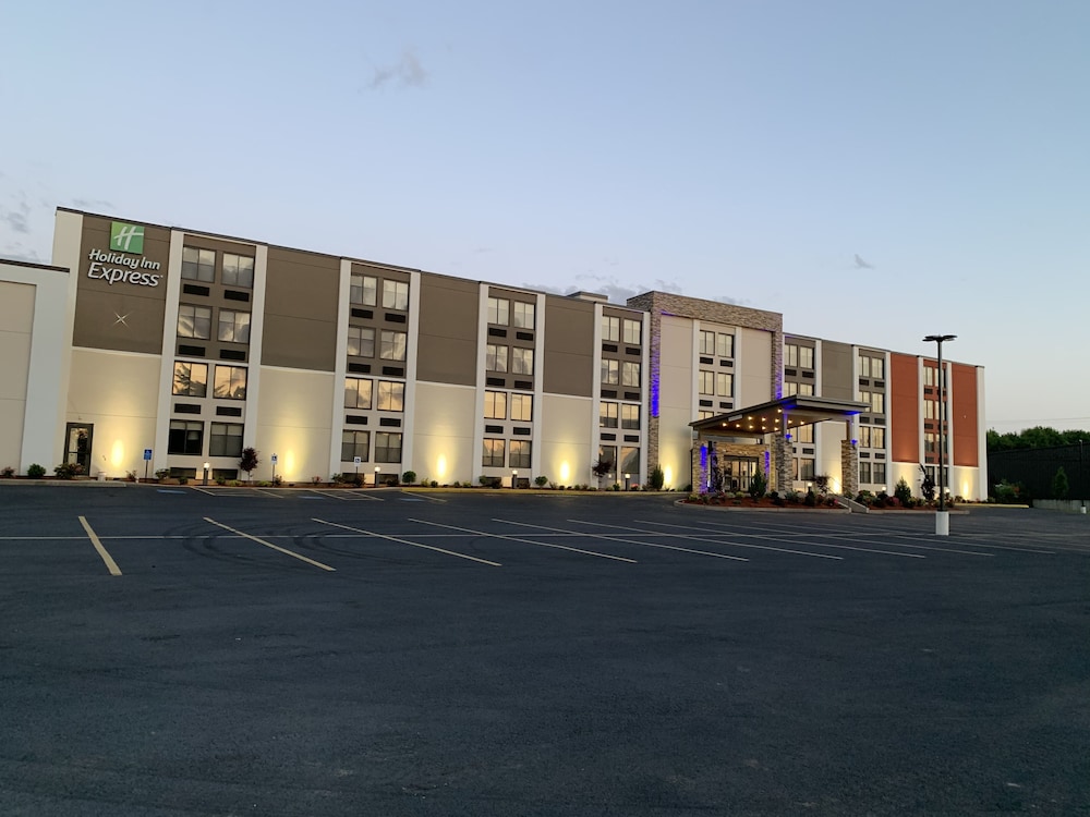 Holiday Inn Express Fall River North 4/44