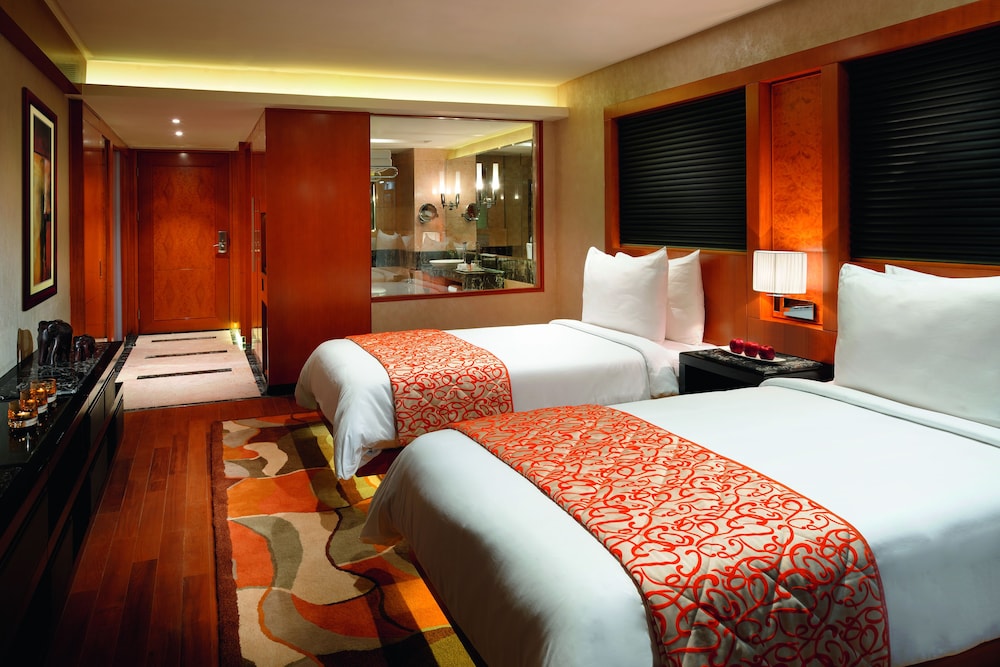 Gokulam Grand Hotel Spa 10/75