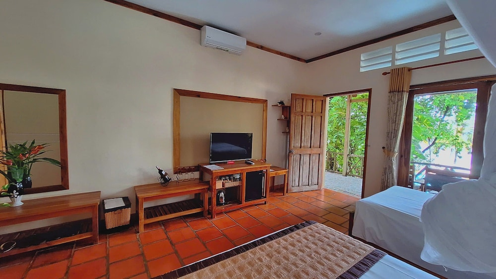 Ancarine Beach Resort 48/72