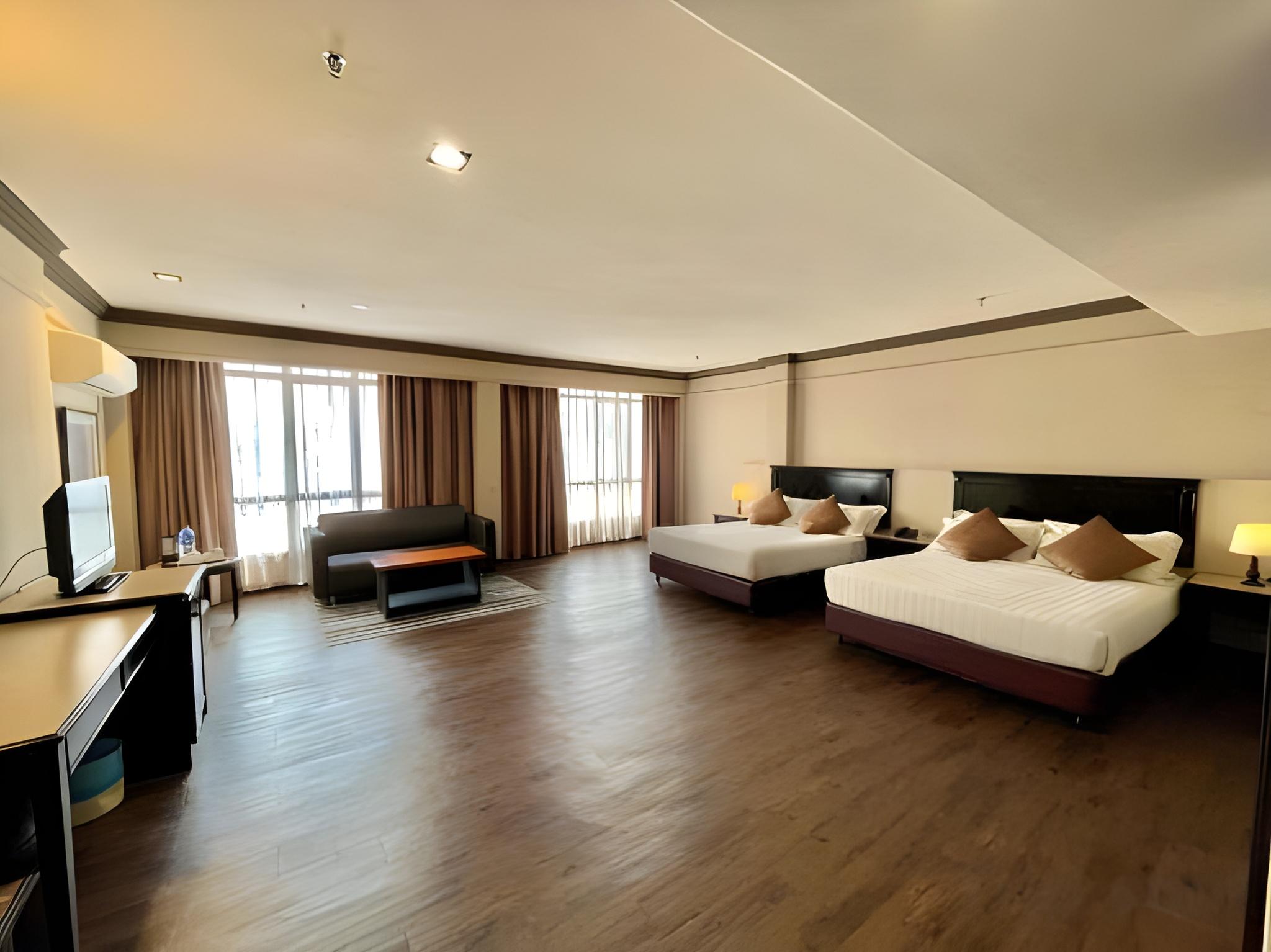 Deluxe Family Room