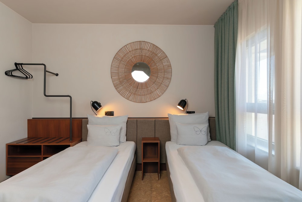 Cocoon, Twin Beds, Accessible