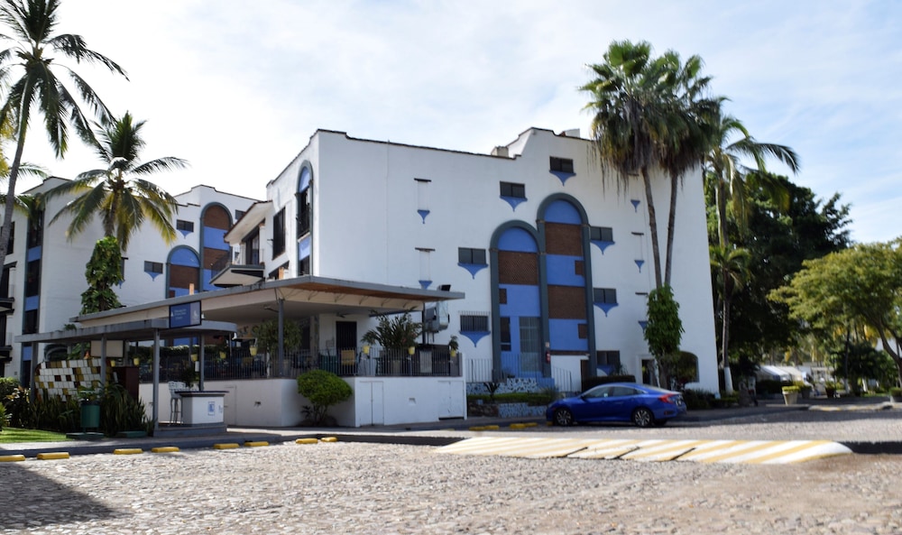 Puerto de Luna All Suites Hotel 4/63