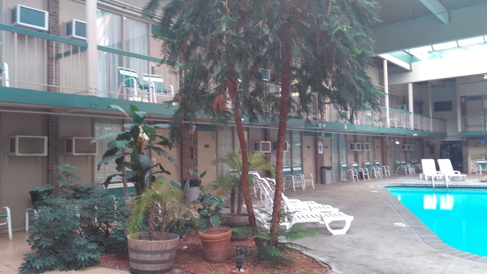 FairBridge Inn & Suites Poconos 25/29