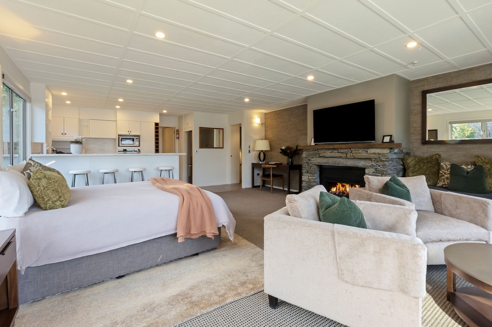 LUXURY, STUDIO, LAKE VIEW
