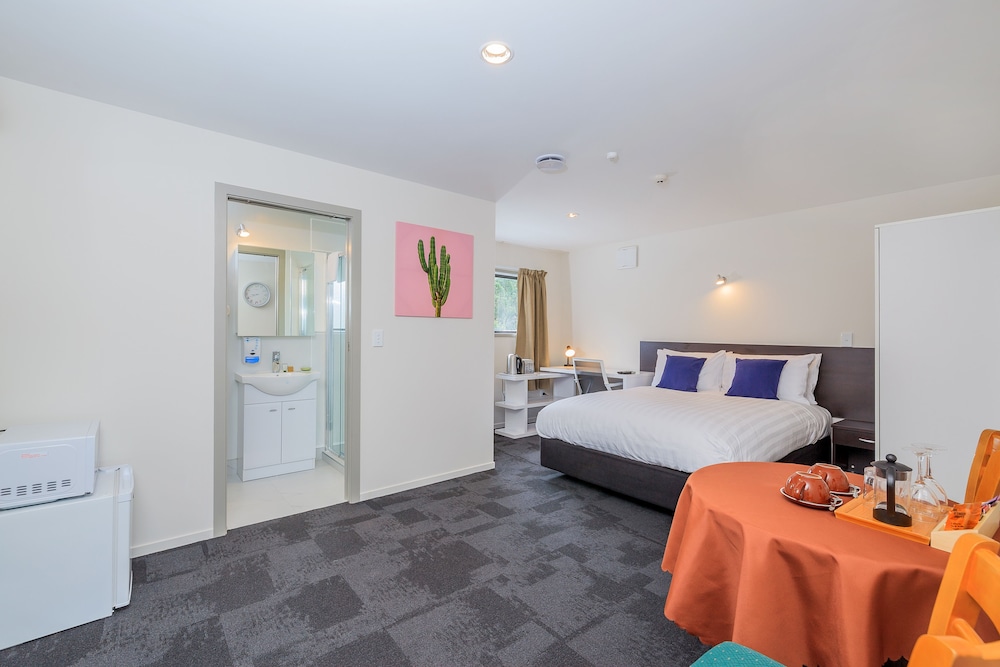 Greenlane Motel 6/19