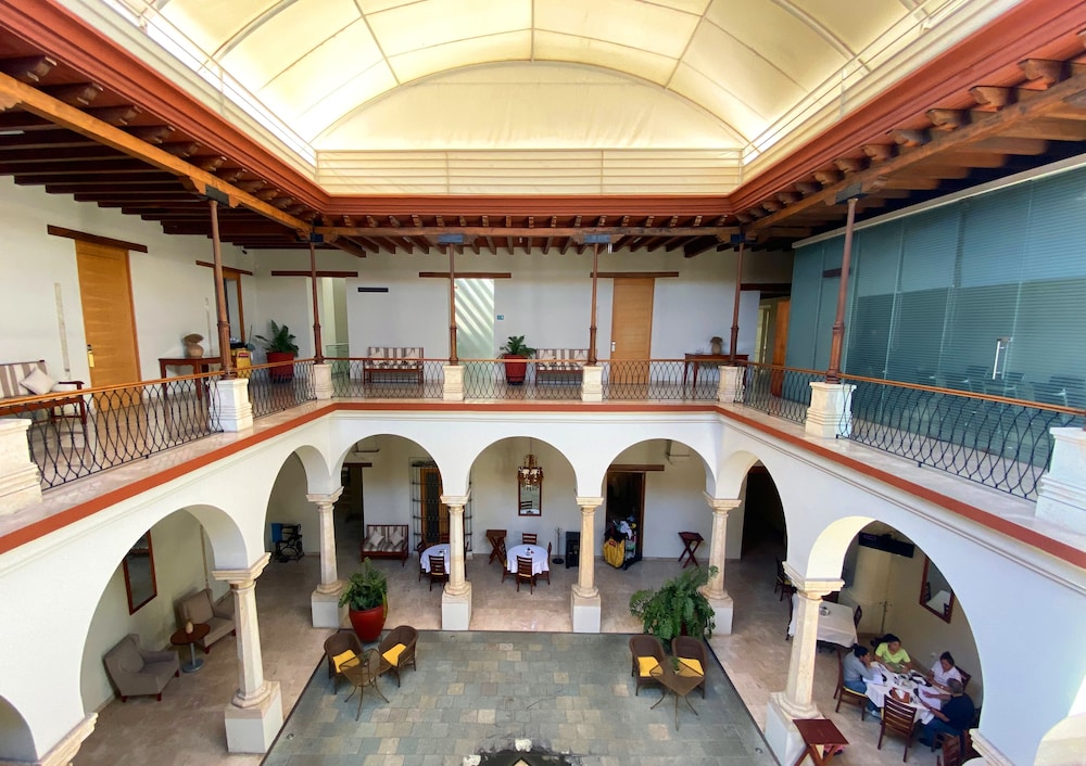 Hotel Parador de Alcalá 3/75