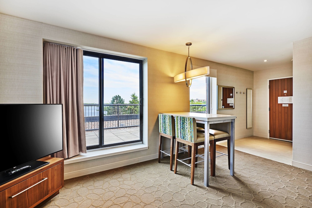 Delta Hotels By Marriott Dartmouth 25/43