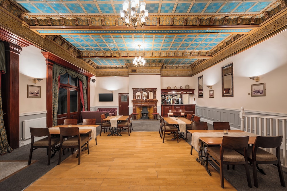 The County Hotel 40/62
