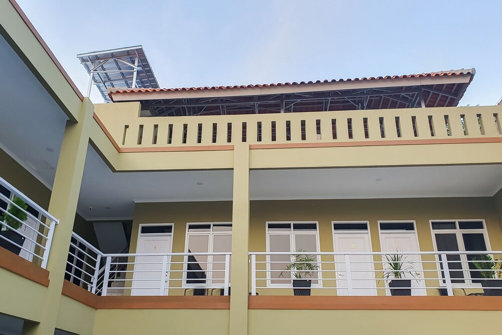 OYO 1078 Fakhira Residence 1/31