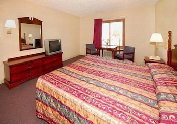 Econo Lodge Traverse City South 17/31