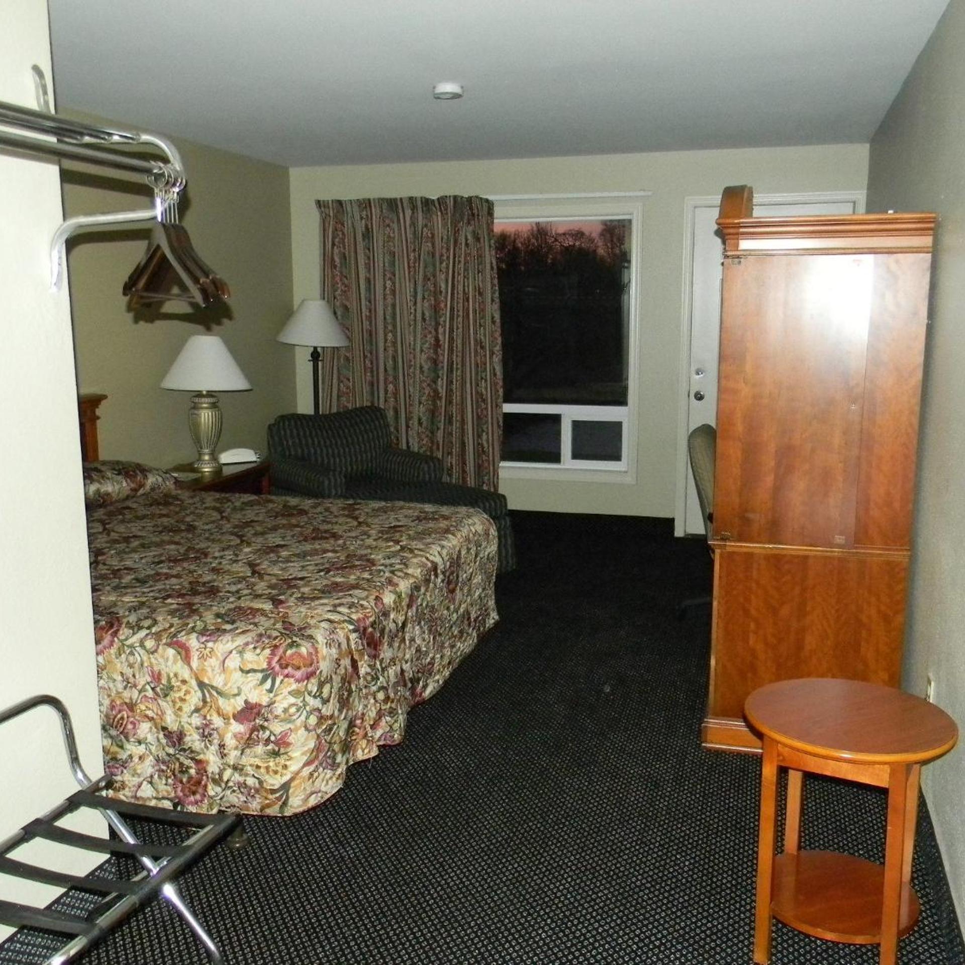 Lakeview Inn Centralia 6/28