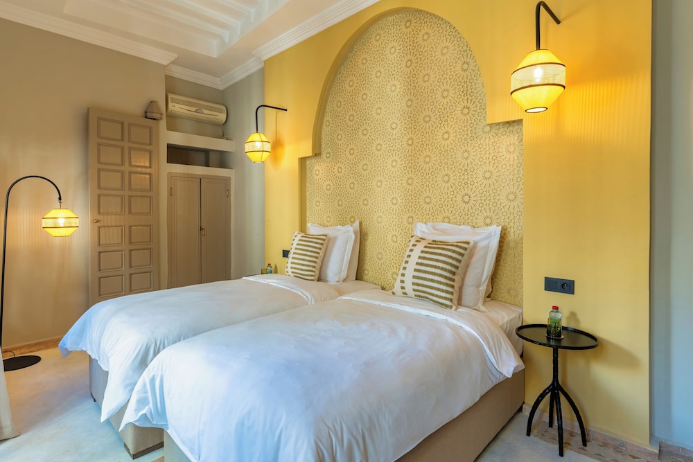Riad XO Amira Victoria 29/50