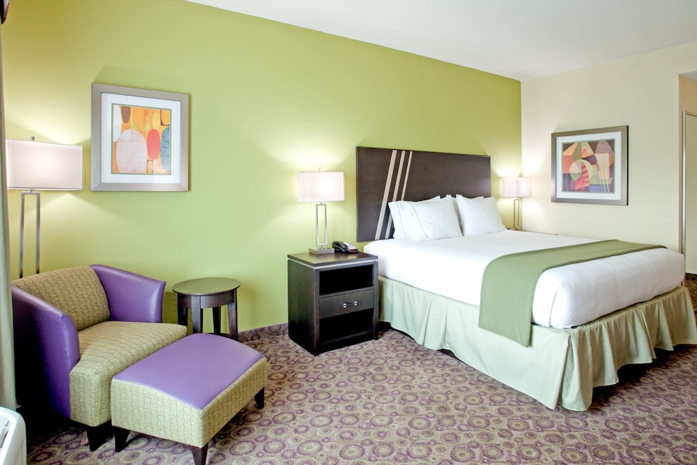 Holiday Inn Express & Suites Clemson - Univ Area 22/82