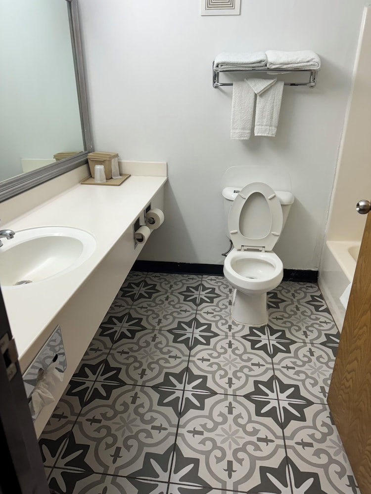 Comfort Inn Midwestern Square 27/27
