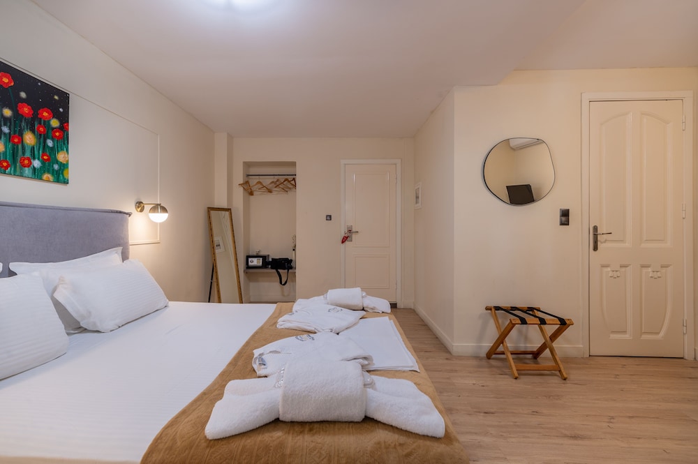 Plaka Arch Suites 12/41