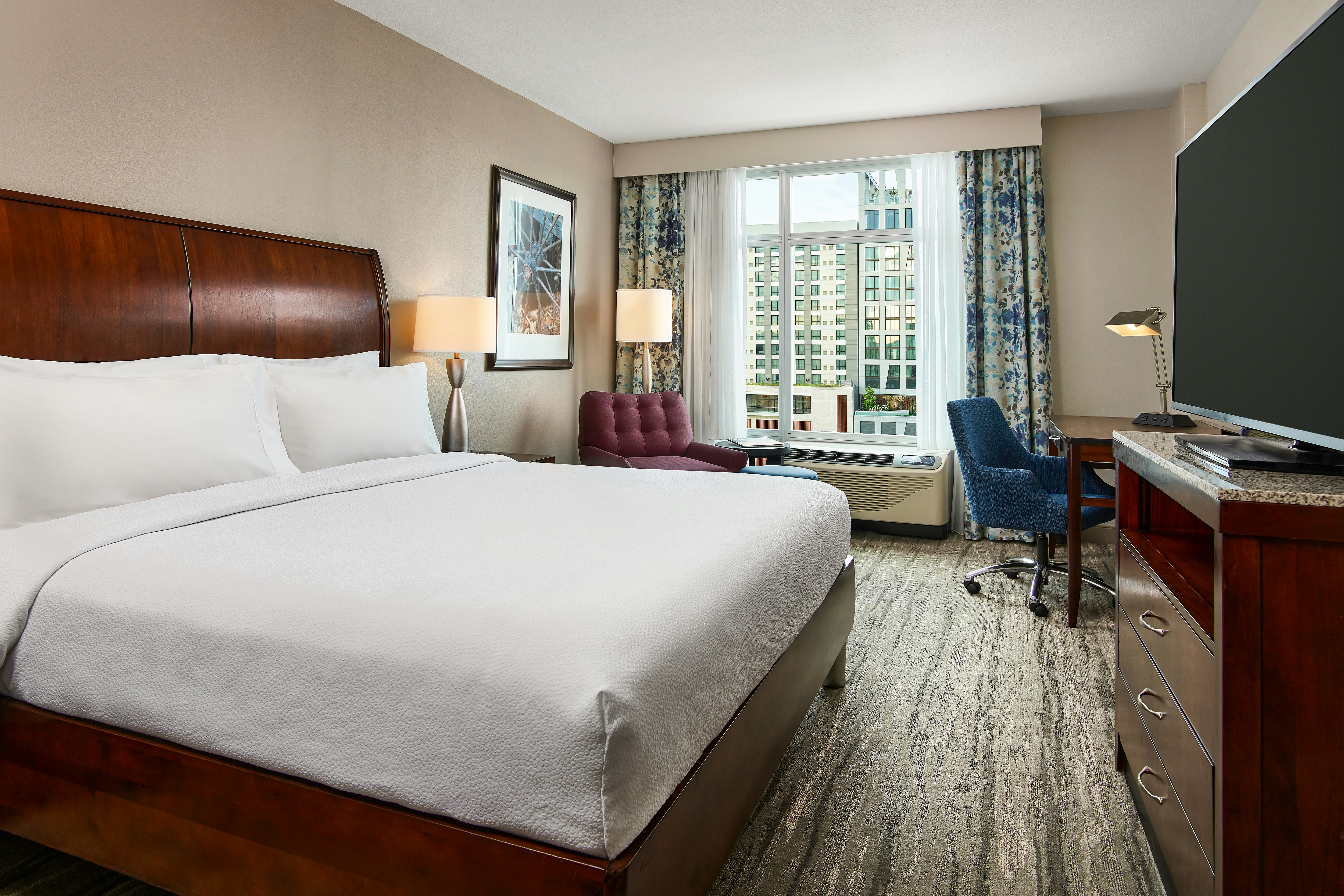ROOM, KING BED