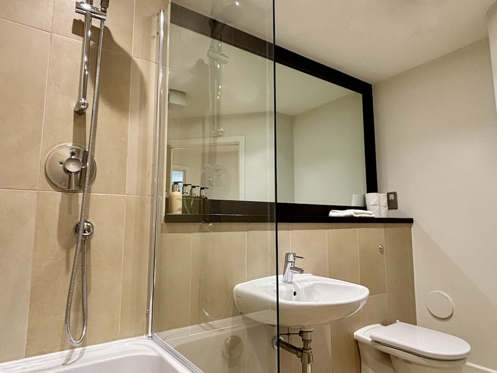 YOUR SPACE APARTMENTS - THE HAMILTONS 45/46