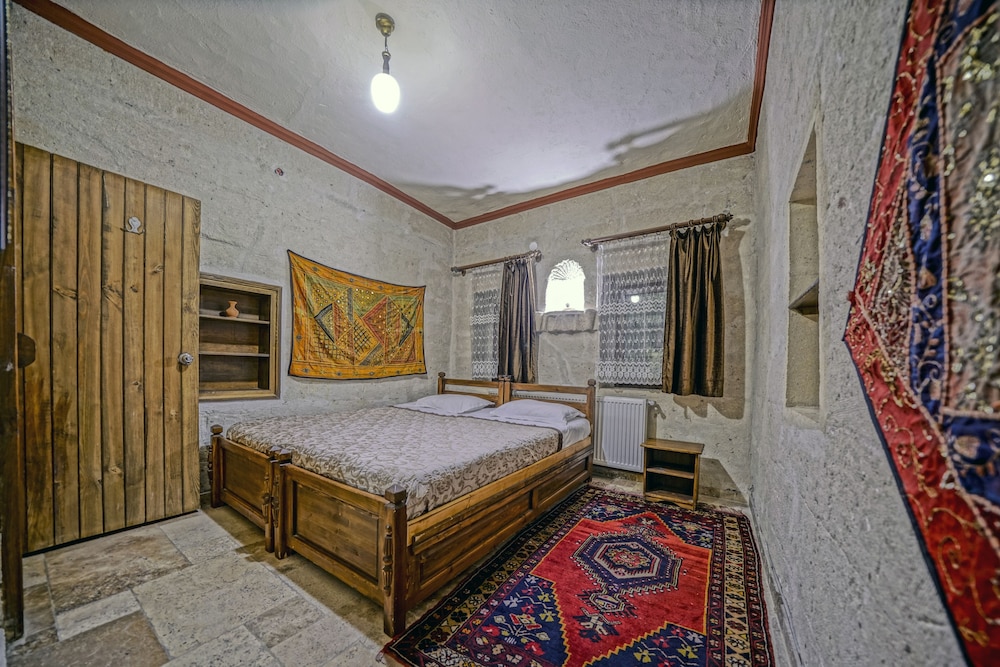 Elysee Cave House 10/100