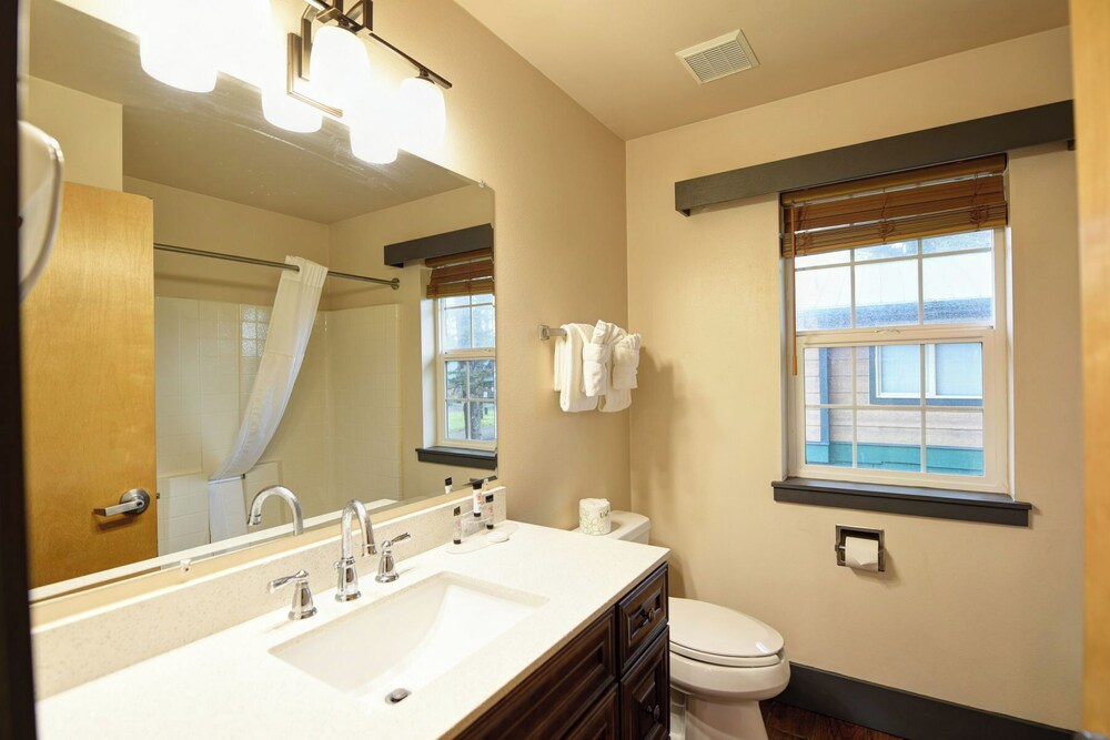 Quileute Oceanside Resort 48/50