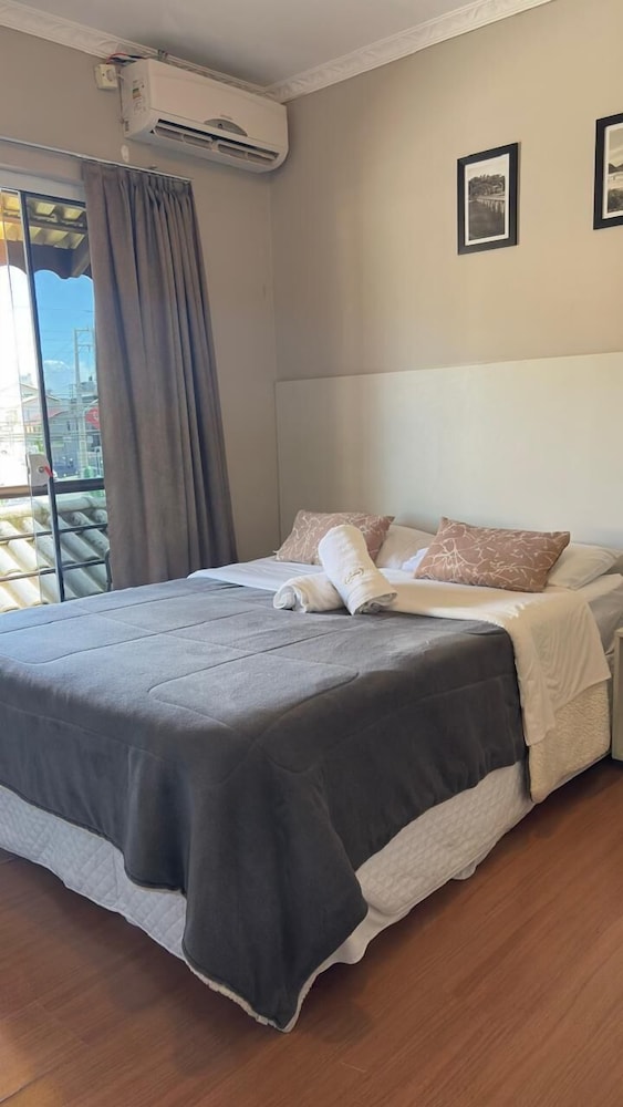 Room, Murphy Bed