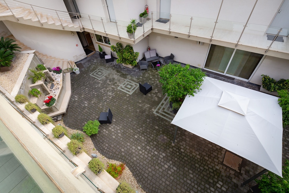 Zeus Residence Hotel 8/50