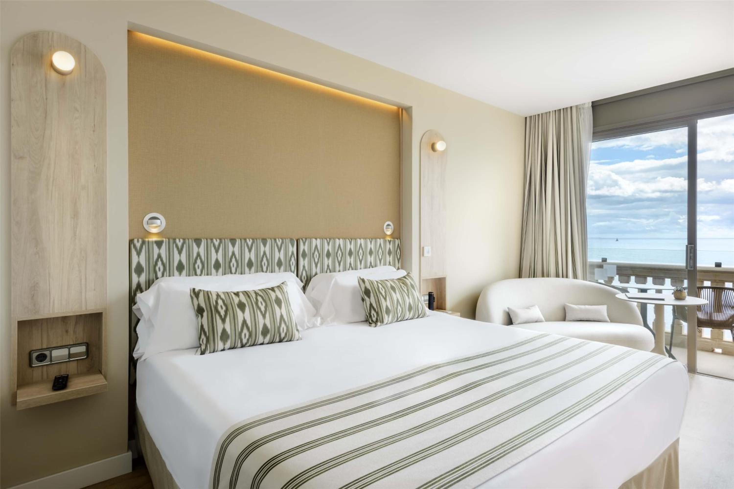 Superior, Side Sea View