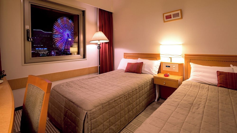 Compact, Twin Beds, Smoking
