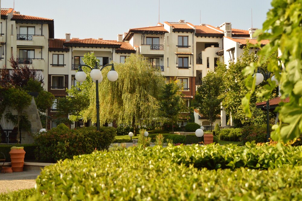 Oasis Resort And Spa 40/50