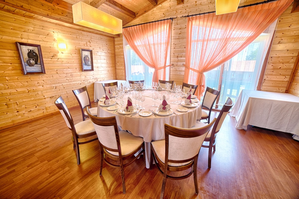 restaurant cafeteria