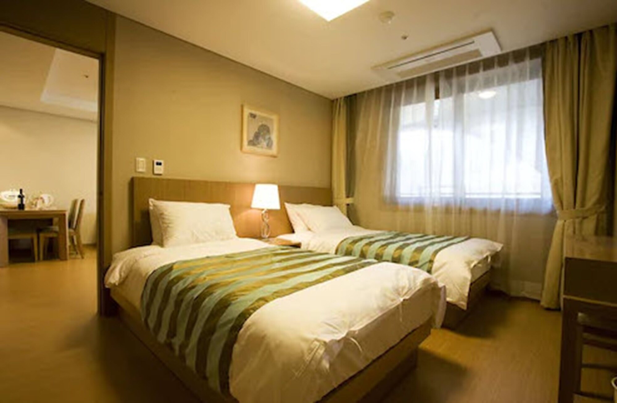 Basement, Deluxe, Twin Beds