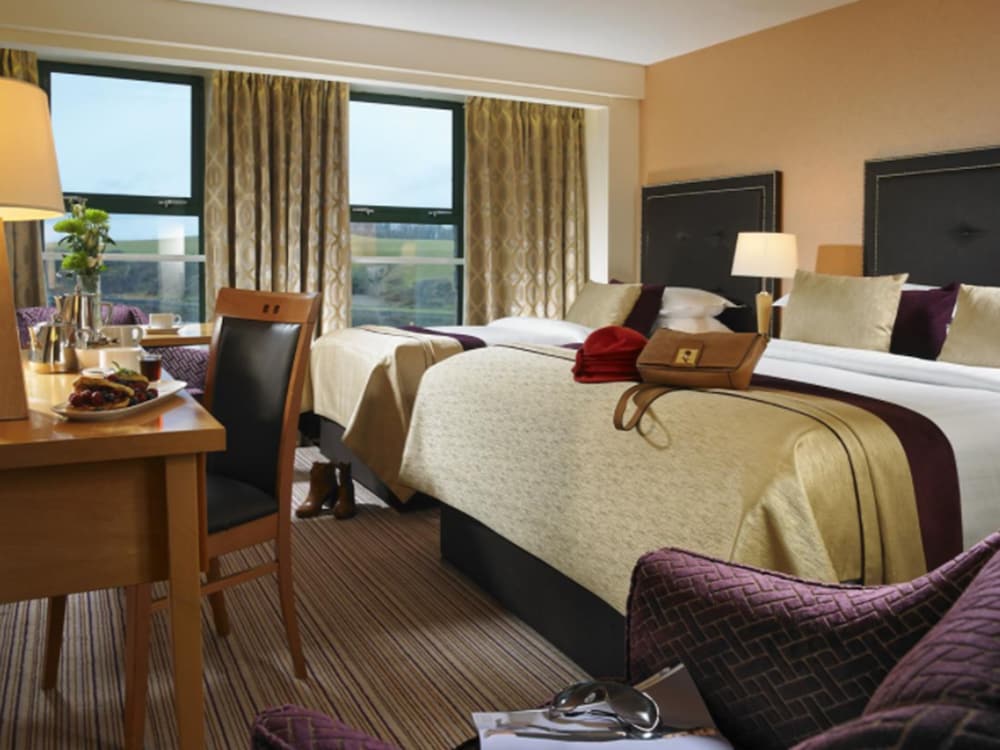 Westport Coast Hotel 8/75