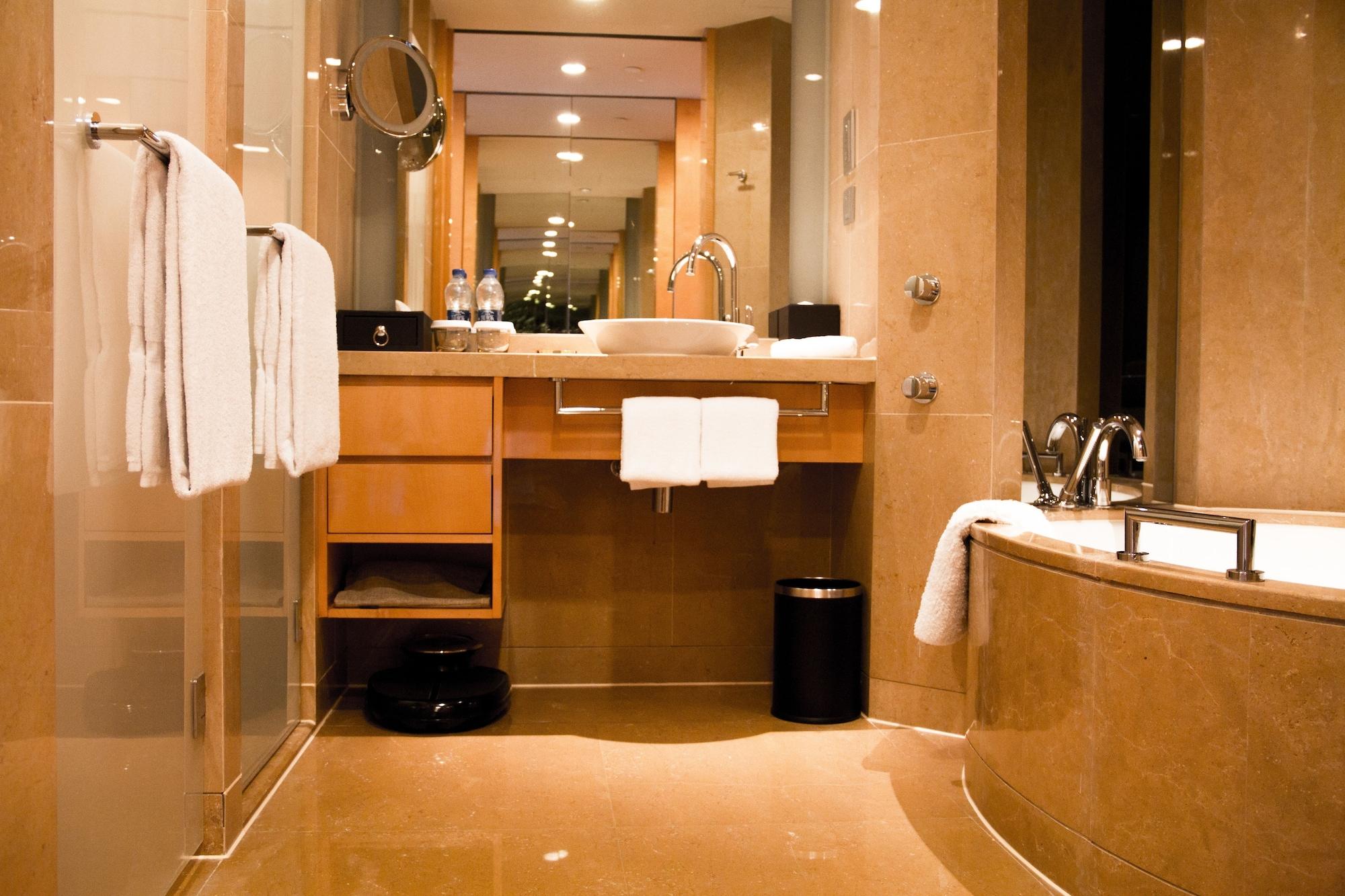 غرفة بزنس بإطلالة على النهر والمدينة بغرفة نوم واحدة، Intercontinental Shanghai Expo Hotel 3/3