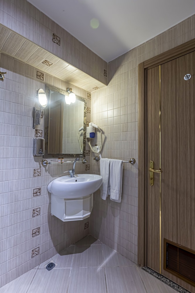 Marmaray Hotel 49/50