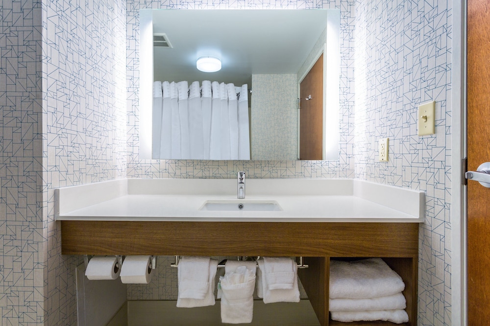 Holiday Inn Express Petersburg 26/70